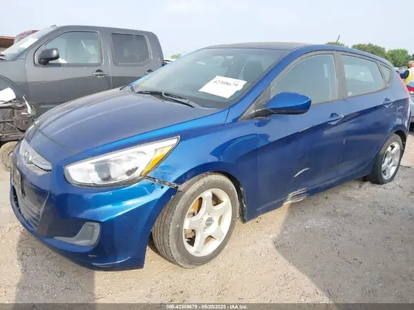 KMHCT5AE9HU308912 2017 HYUNDAI ACCENT - Image 2