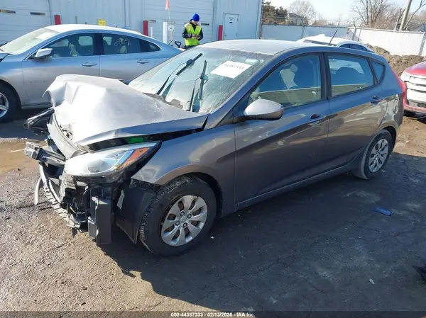 KMHCT5AE9HU317142 2017 HYUNDAI ACCENT - Image 2