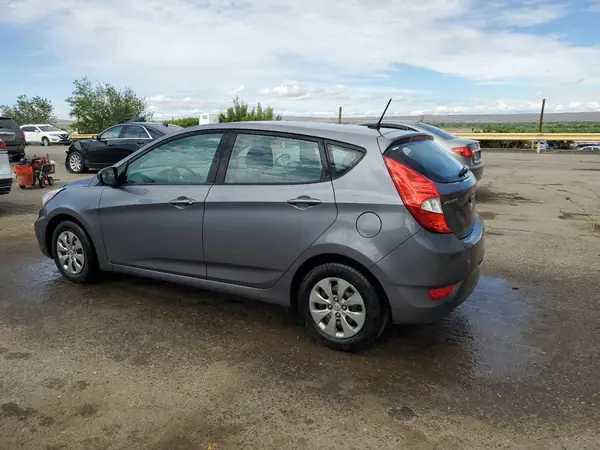 KMHCT5AE9HU323121 2017 HYUNDAI ACCENT - Image 2