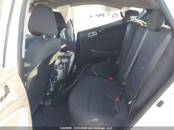KMHCT5AE9HU353154 2017 HYUNDAI ACCENT - Image 8