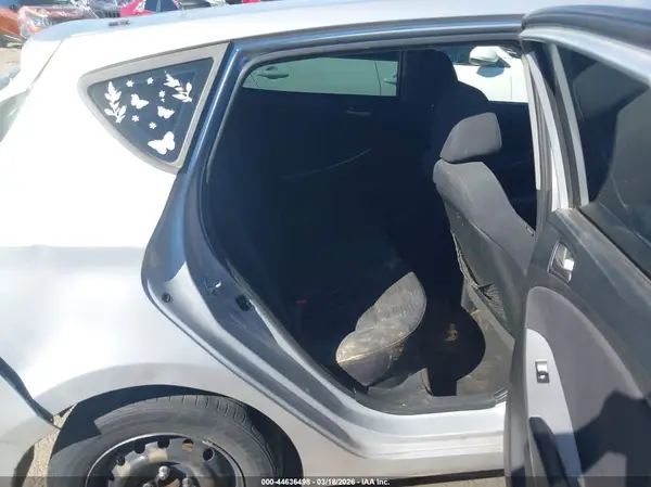 KMHCT5AEXHU300995 2017 HYUNDAI ACCENT - Image 8