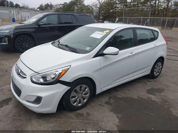 KMHCT5AEXHU347962 2017 HYUNDAI ACCENT - Image 2
