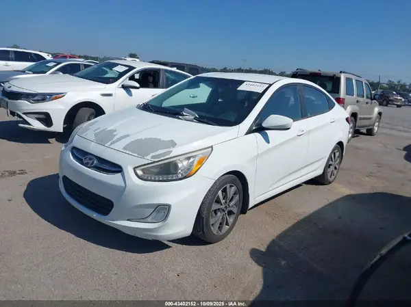 KMHCU4AE0GU049958 2016 HYUNDAI ACCENT - Image 2