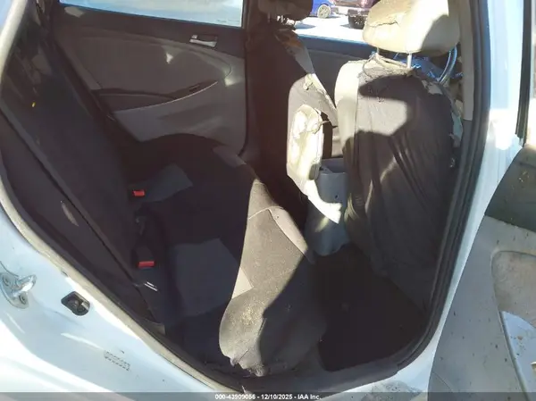 KMHCU4AE1GU990500 2016 HYUNDAI ACCENT - Image 8