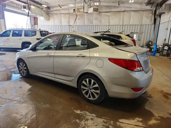 KMHCU4AE8GU045267 2016 HYUNDAI ACCENT - Image 2