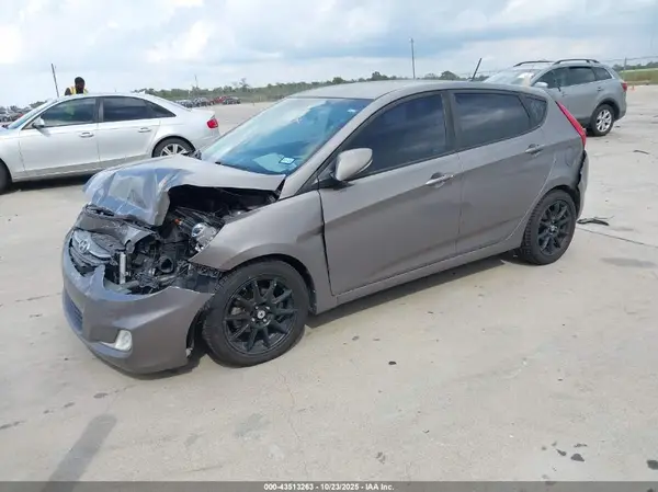 KMHCU5AE2HU365966 2017 HYUNDAI ACCENT - Image 2