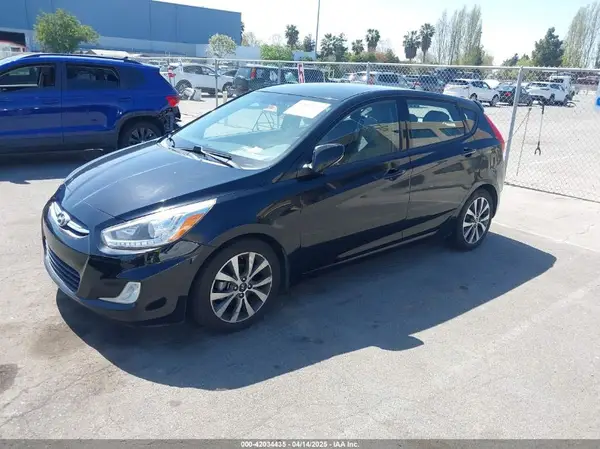 KMHCU5AE4HU355990 2017 HYUNDAI ACCENT - Image 2