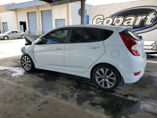 KMHCU5AE9GU268035 2016 HYUNDAI ACCENT - Image 2