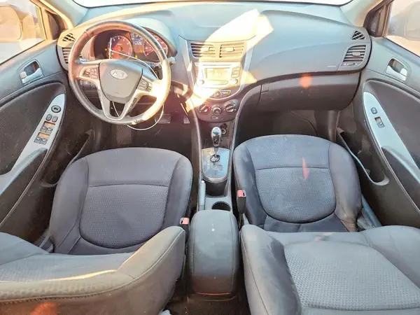 KMHCU5AEXHU333279 2017 HYUNDAI ACCENT - Image 8