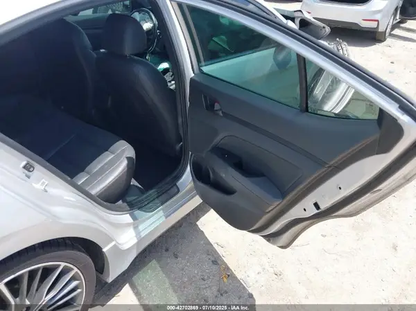 KMHD04LB0JU486370 2018 HYUNDAI ELANTRA - Image 8