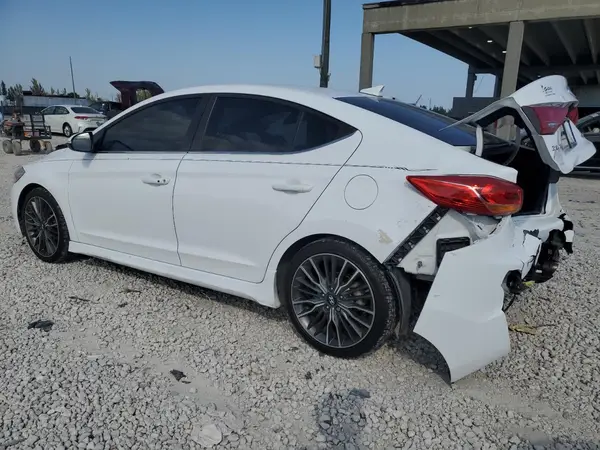 KMHD04LB0JU557888 2018 HYUNDAI ELANTRA - Image 2