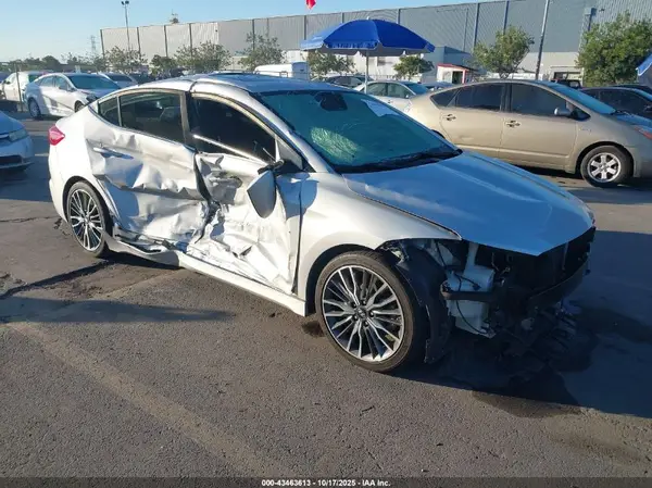 KMHD04LB0JU588798 2018 HYUNDAI ELANTRA - Image 1