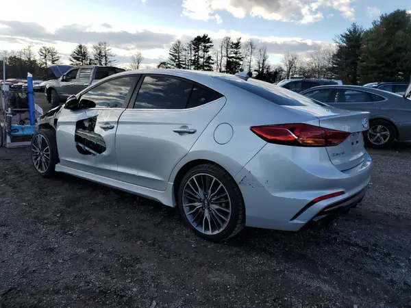 KMHD04LB0JU702069 2018 HYUNDAI ELANTRA - Image 2