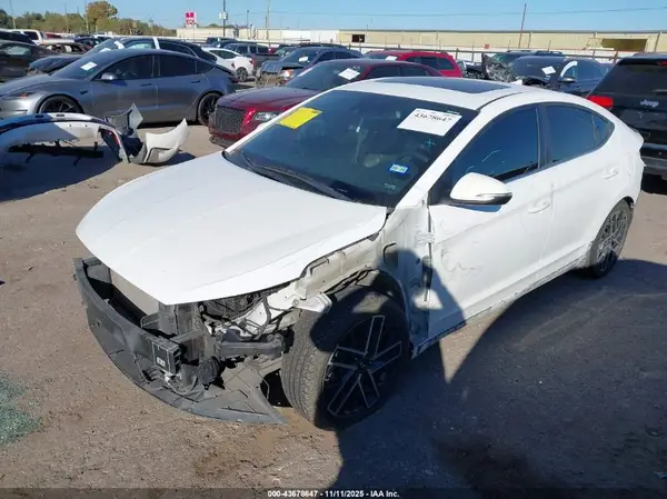 KMHD04LB0LU989402 2020 HYUNDAI ELANTRA - Image 2