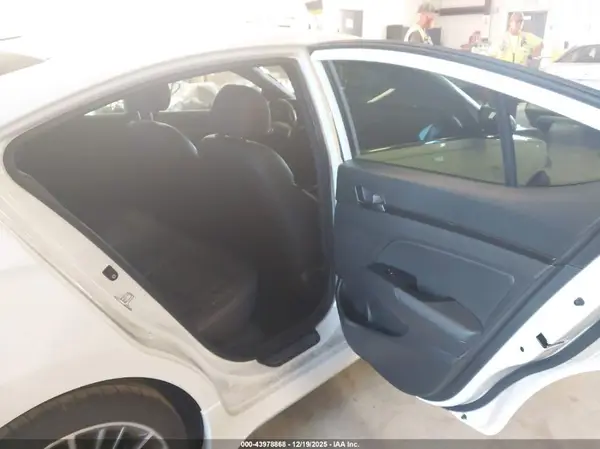 KMHD04LB1HU291663 2017 HYUNDAI ELANTRA - Image 8