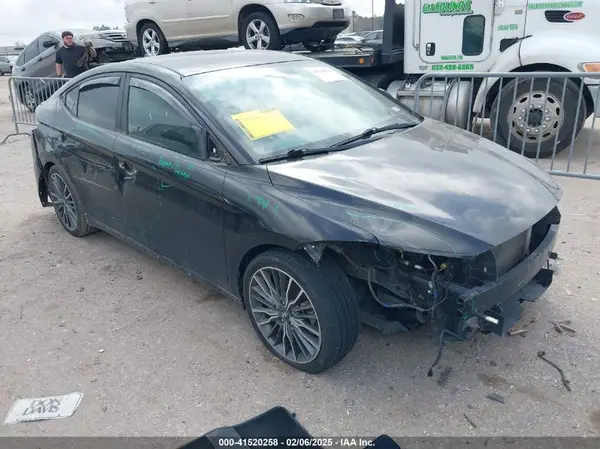 KMHD04LB1HU333670 2017 HYUNDAI ELANTRA - Image 1
