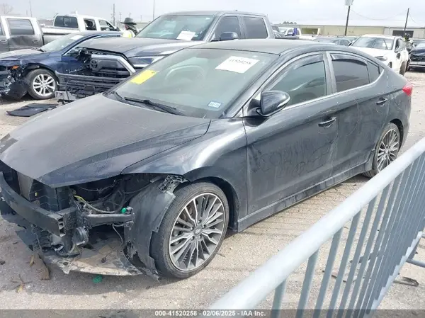 KMHD04LB1HU333670 2017 HYUNDAI ELANTRA - Image 2