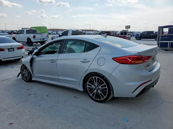 KMHD04LB1JU576871 2018 HYUNDAI ELANTRA - Image 2