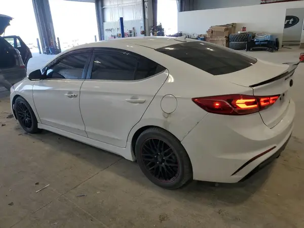 KMHD04LB2JU476598 2018 HYUNDAI ELANTRA - Image 2