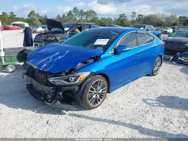 KMHD04LB2JU483485 2018 HYUNDAI ELANTRA - Image 2