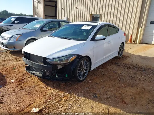 KMHD04LB2JU588396 2018 HYUNDAI ELANTRA - Image 2