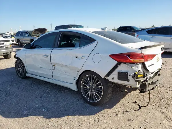 KMHD04LB3JU524545 2018 HYUNDAI ELANTRA - Image 2