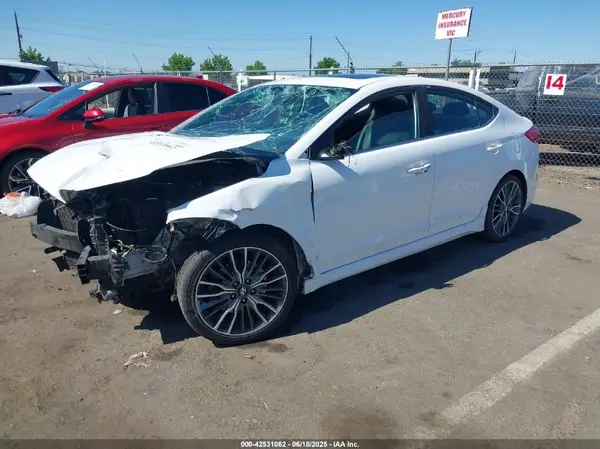 KMHD04LB3JU533021 2018 HYUNDAI ELANTRA - Image 2