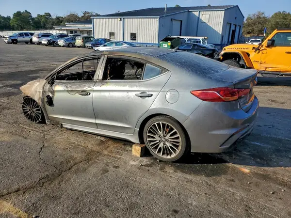 KMHD04LB3JU556329 2018 HYUNDAI ELANTRA - Image 2