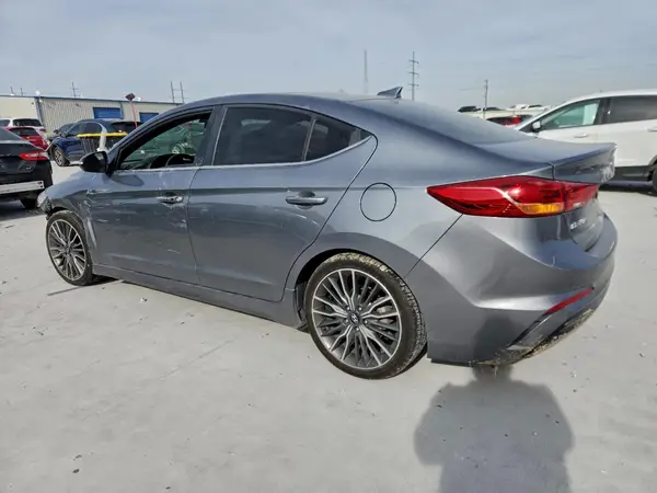 KMHD04LB3JU561353 2018 HYUNDAI ELANTRA - Image 2