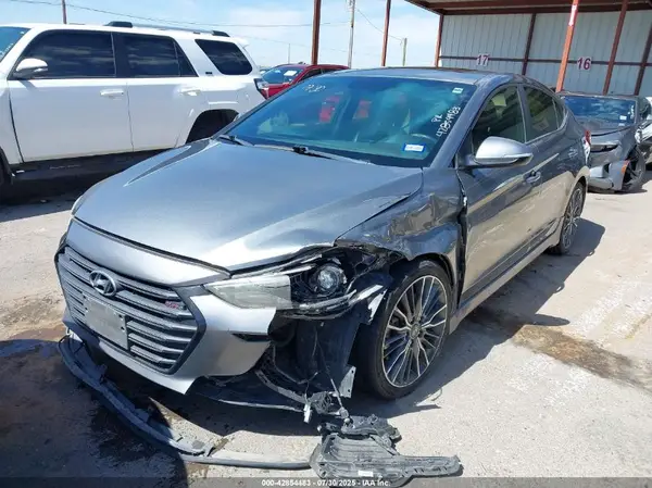 KMHD04LB3JU561367 2018 HYUNDAI ELANTRA - Image 2