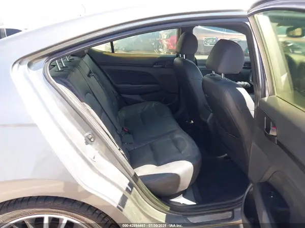 KMHD04LB3JU561367 2018 HYUNDAI ELANTRA - Image 8