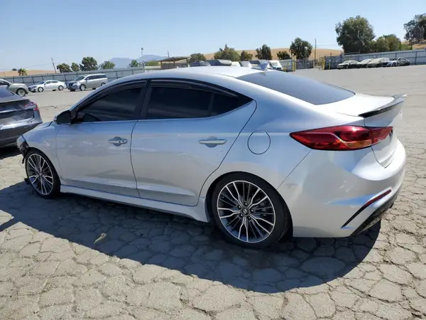 KMHD04LB3JU703829 2018 HYUNDAI ELANTRA - Image 2