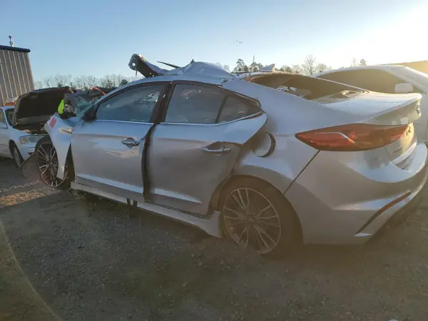 KMHD04LB4JU483374 2018 HYUNDAI ELANTRA - Image 2