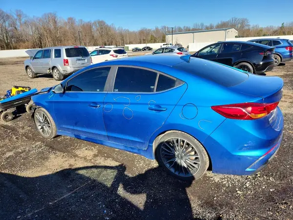 KMHD04LB4JU637257 2018 HYUNDAI ELANTRA - Image 2