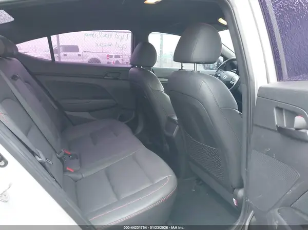 KMHD04LB5HU366283 2017 HYUNDAI ELANTRA - Image 8