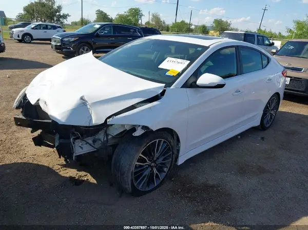 KMHD04LB5JU534753 2018 HYUNDAI ELANTRA - Image 2
