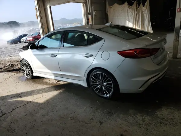 KMHD04LB5JU541024 2018 HYUNDAI ELANTRA - Image 2