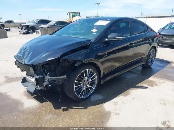 KMHD04LB5JU546756 2018 HYUNDAI ELANTRA - Image 2