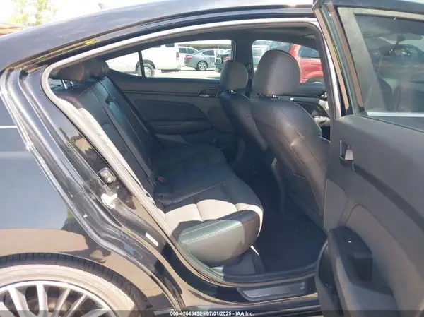 KMHD04LB5JU546756 2018 HYUNDAI ELANTRA - Image 8