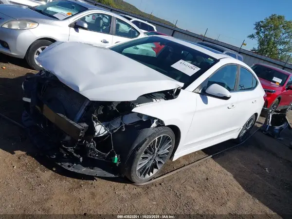 KMHD04LB5JU555599 2018 HYUNDAI ELANTRA - Image 2