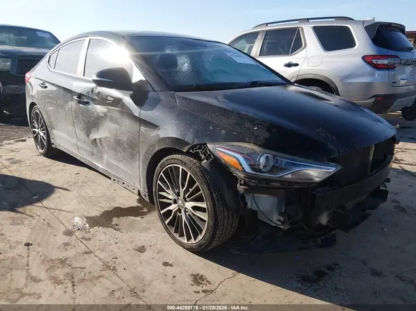 KMHD04LB6HU322826 2017 HYUNDAI ELANTRA - Image 1