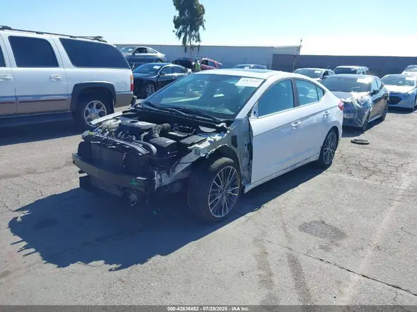 KMHD04LB6JU564554 2018 HYUNDAI ELANTRA - Image 2