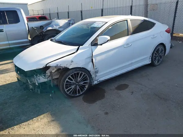 KMHD04LB6JU705378 2018 HYUNDAI ELANTRA - Image 2