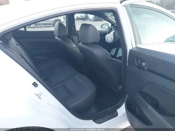 KMHD04LB6KU835954 2019 HYUNDAI ELANTRA - Image 8