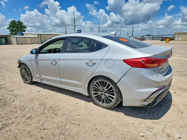 KMHD04LB7JU522927 2018 HYUNDAI ELANTRA - Image 2