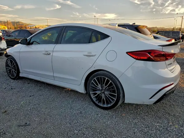 KMHD04LB7JU528131 2018 HYUNDAI ELANTRA - Image 2