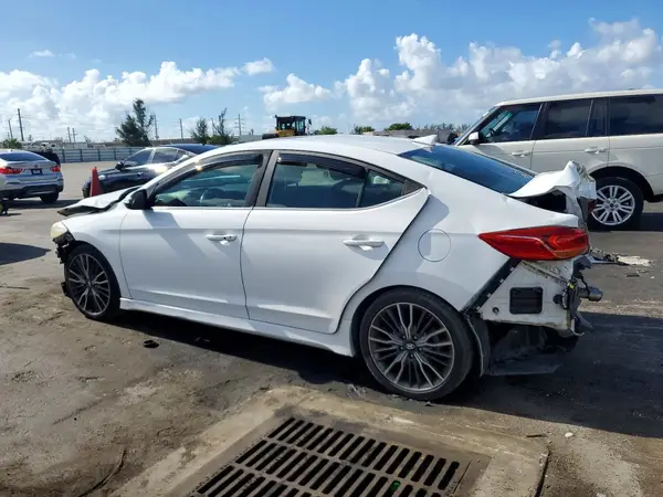KMHD04LB7JU543874 2018 HYUNDAI ELANTRA - Image 2