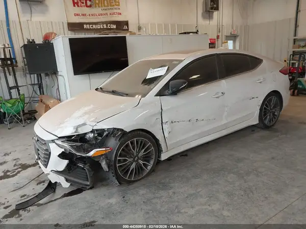 KMHD04LB7JU553983 2018 HYUNDAI ELANTRA - Image 2
