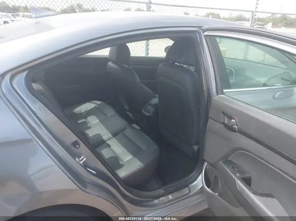 KMHD04LB7JU563400 2018 HYUNDAI ELANTRA - Image 8