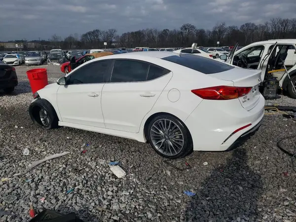 KMHD04LB7JU587213 2018 HYUNDAI ELANTRA - Image 2